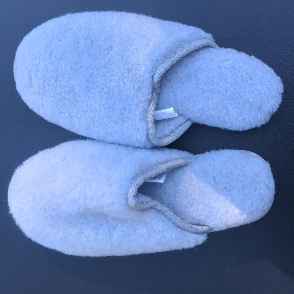 Secret Treasures Women's house shoes, size 9, like new